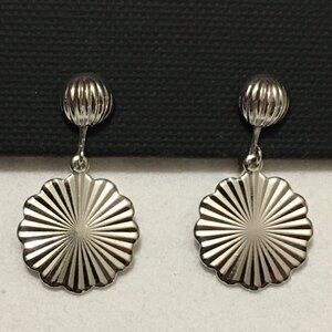 NOS Vtg 1975 SNOW LACE Sarah Coventry CLIP Earrings Silvertone Snowflake